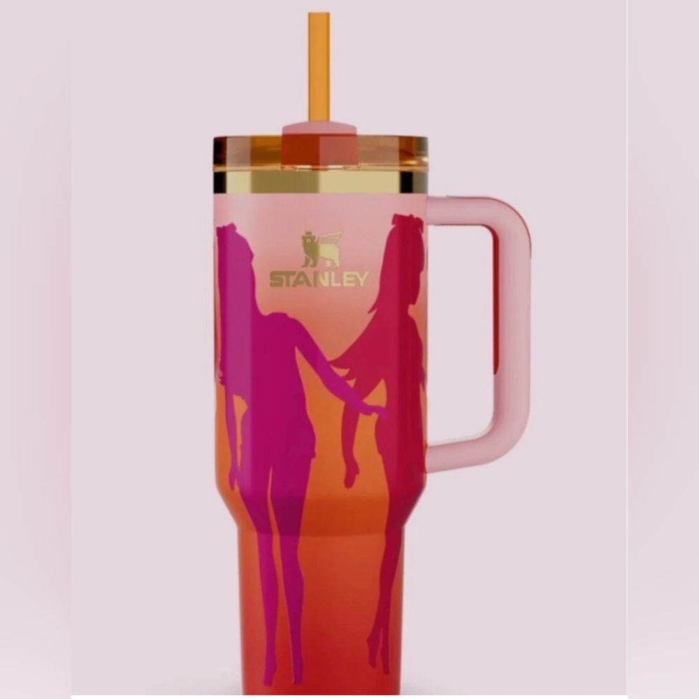 Stanley X Barbie™ ’60s Twist ’N Turn Quencher